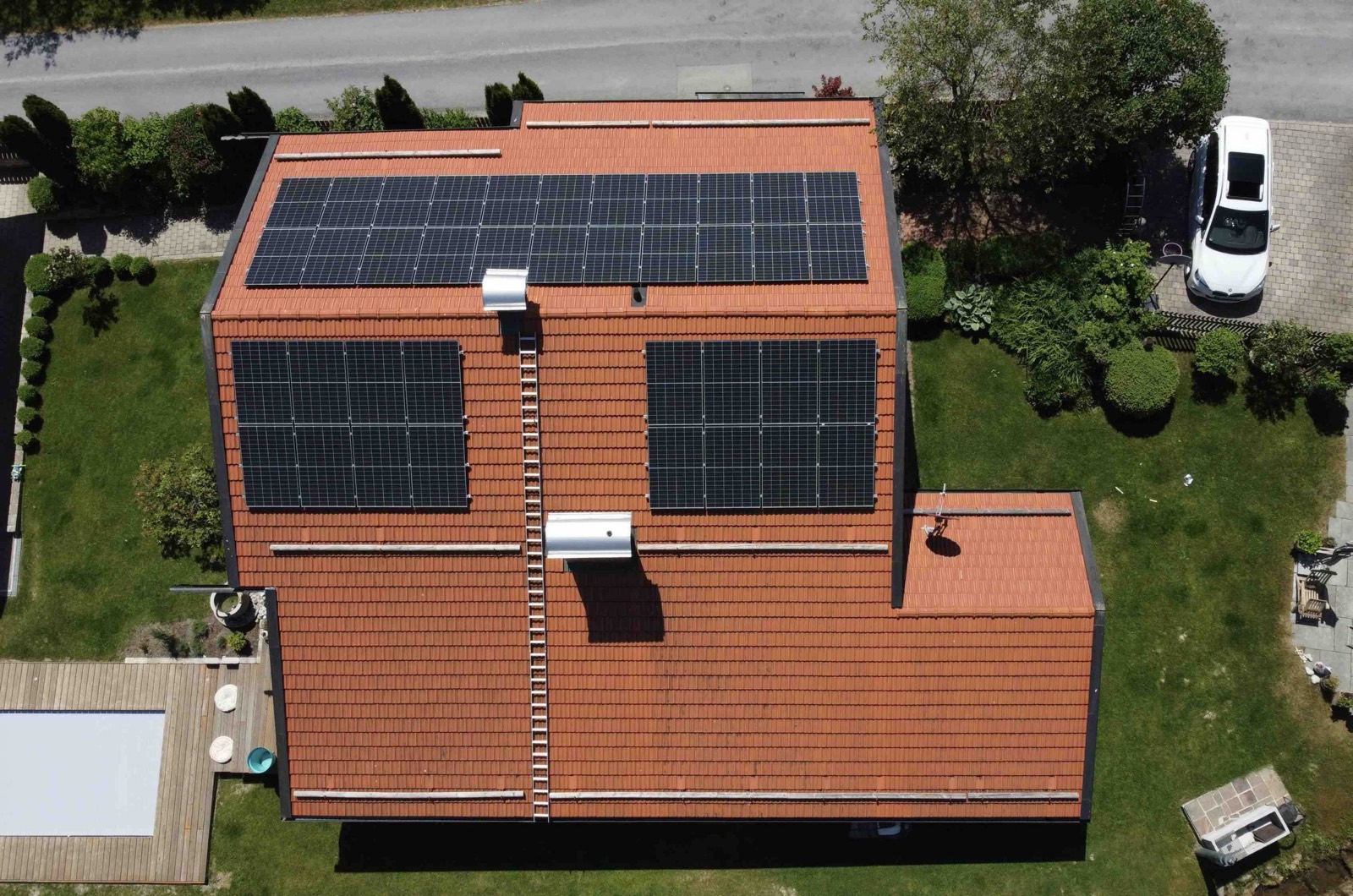 Einfamilienhaus mit PV auf drei Dachflächen