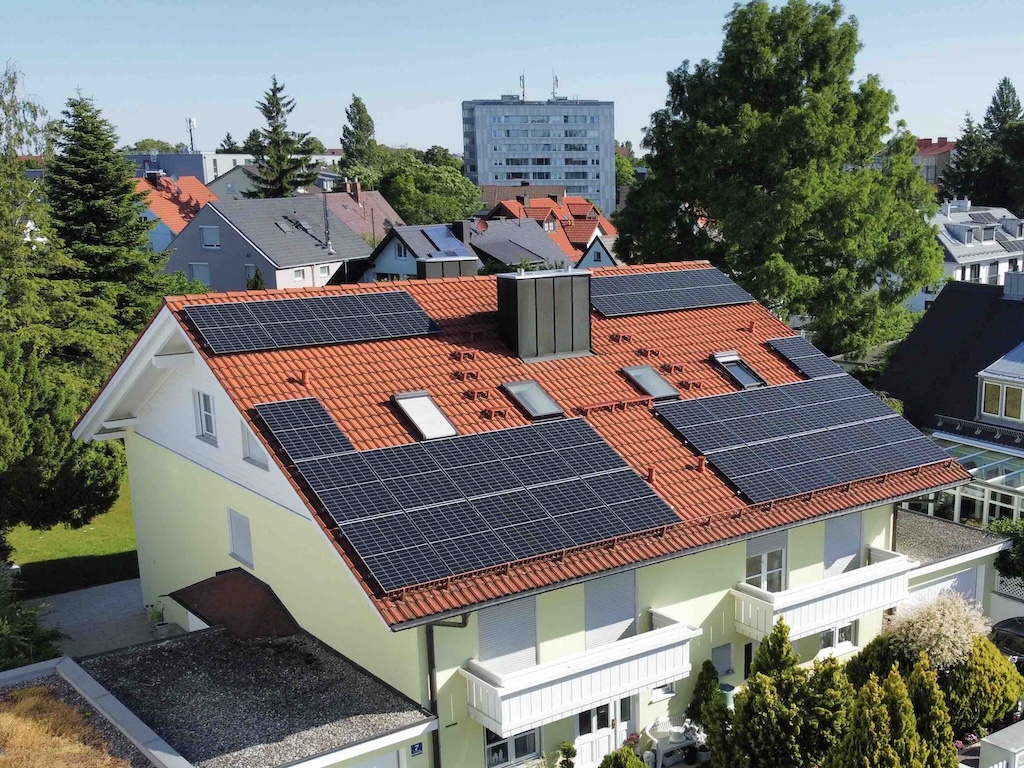 2.-Doppelhaus-–-jeweils-615-kWp-Anlage-10-kWh-Stromspeicher klein Photovoltaik Eigenheim